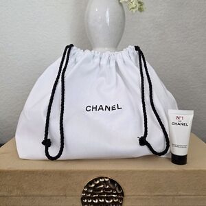 Chanel No 1 De Chanel Revitalizing Serum And Drawstring Bag